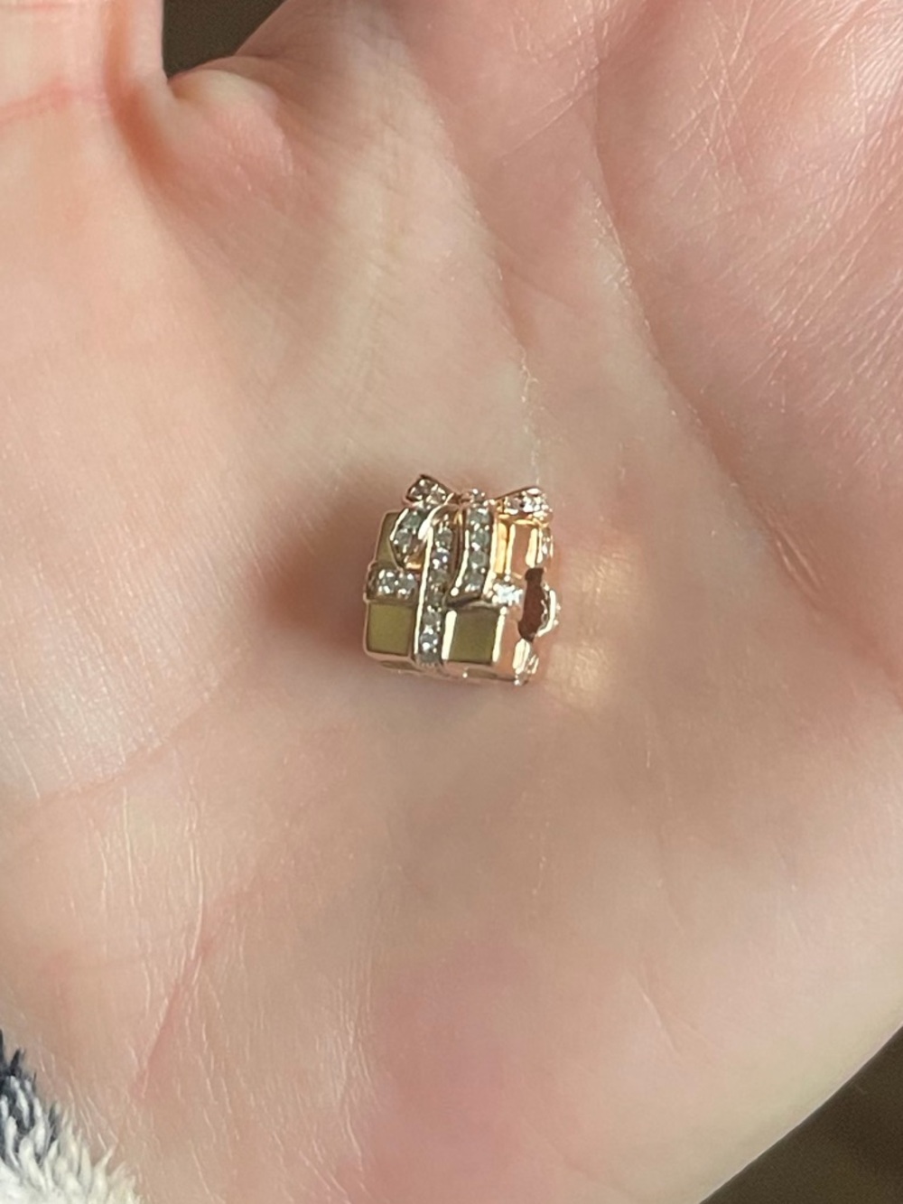 Pandora Rose Gold Present Charm - Picture 4 of 7